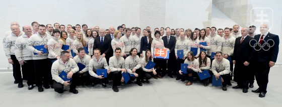 Spoločná fotografia členov slovenskej výpravy na ZOH v Soči, ústavných činiteľov a predstaviteľov SOV. FOTO: TASR/MARTIN BAUMANN