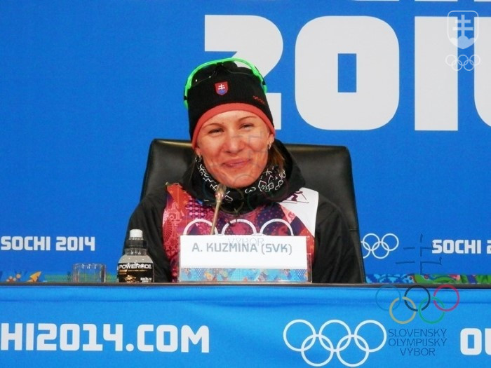 Anastasia Kuzminová suverénne obhájila zlatú olympijskú medailu v šprinte biatlonistiek na 7,5 km na ZOH 2014 v Soči