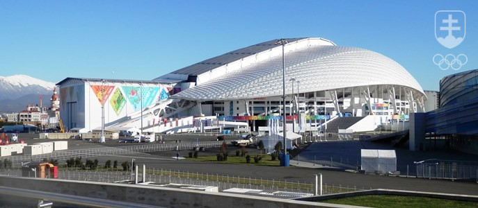 Olympijský štadión Fošt pre 40 000 divákov, ktorý na obdobie ZOH dočasne kompletne zastrešili. FOTO: SOV
