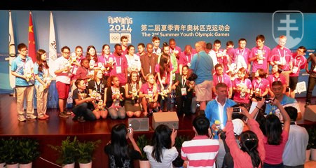 Predstavenie skupiny 35 mladých reportérov v Nankingu. FOTO: ĽUBOMÍR SOUČEK