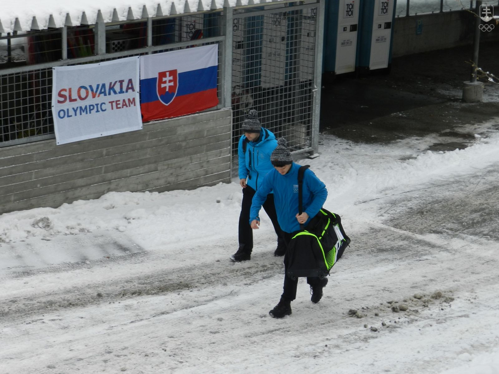 Slovenskí hokejisti odišli z dejiska podujatia o deň skôr. FOTO: : MOJMÍR GAŠKO
