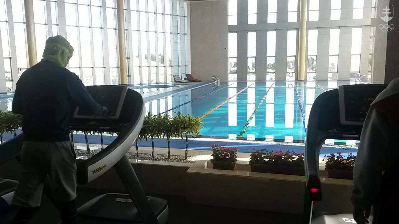 Fitness centrum spojené s bazénom ponúka bohaté športové možnosti. FOTO: MOJMÍR GAŠKO