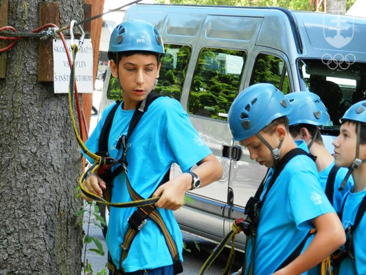 Deti si  v lezeckom centre odskúšali svoju fyzickú zdatnosť. FOTO: MOJMÍR GAŠKO