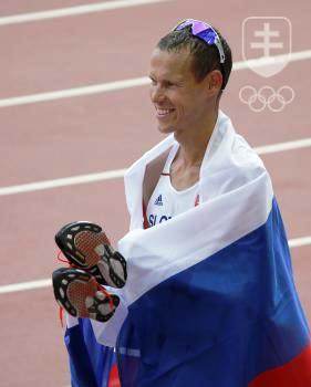 Matej Tóth v slovenskej vlajke. FOTO: TAS/AP