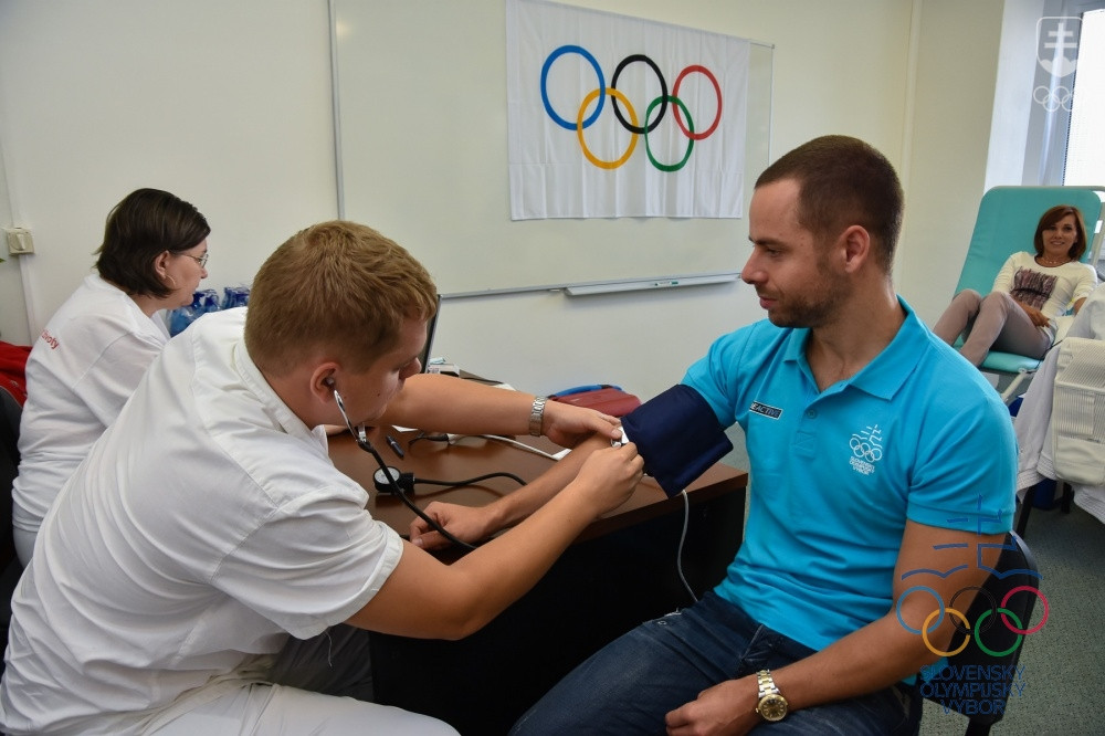 V rámci akcie Nadácie SOV Olympijská kvapka krvi v Bratislave darovalo krv 25 ľudí, aj olympijský medailista Jozef Krnáč