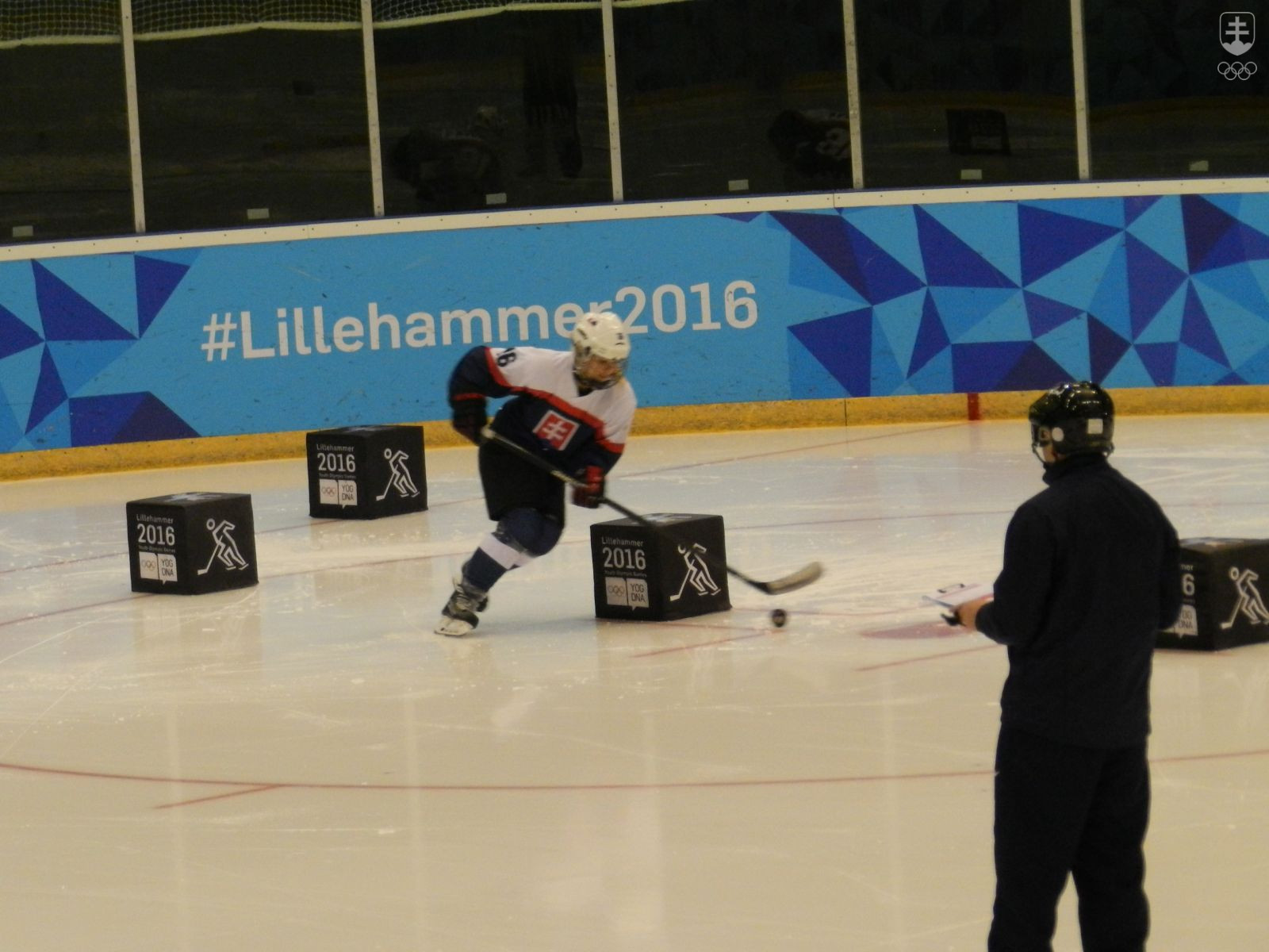 Martina Fedorová počas súťaže hokejových zručností. FOTO: MOJMÍR GAŠKO