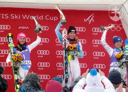 Tri najlepšie slalomárky v Jasnej  - zľava Wendy Holdenerová, Mikaela Shiffrinová a Veronika Velez Zuzulová. FOTO: ĽUBOMÍR SOUČEK