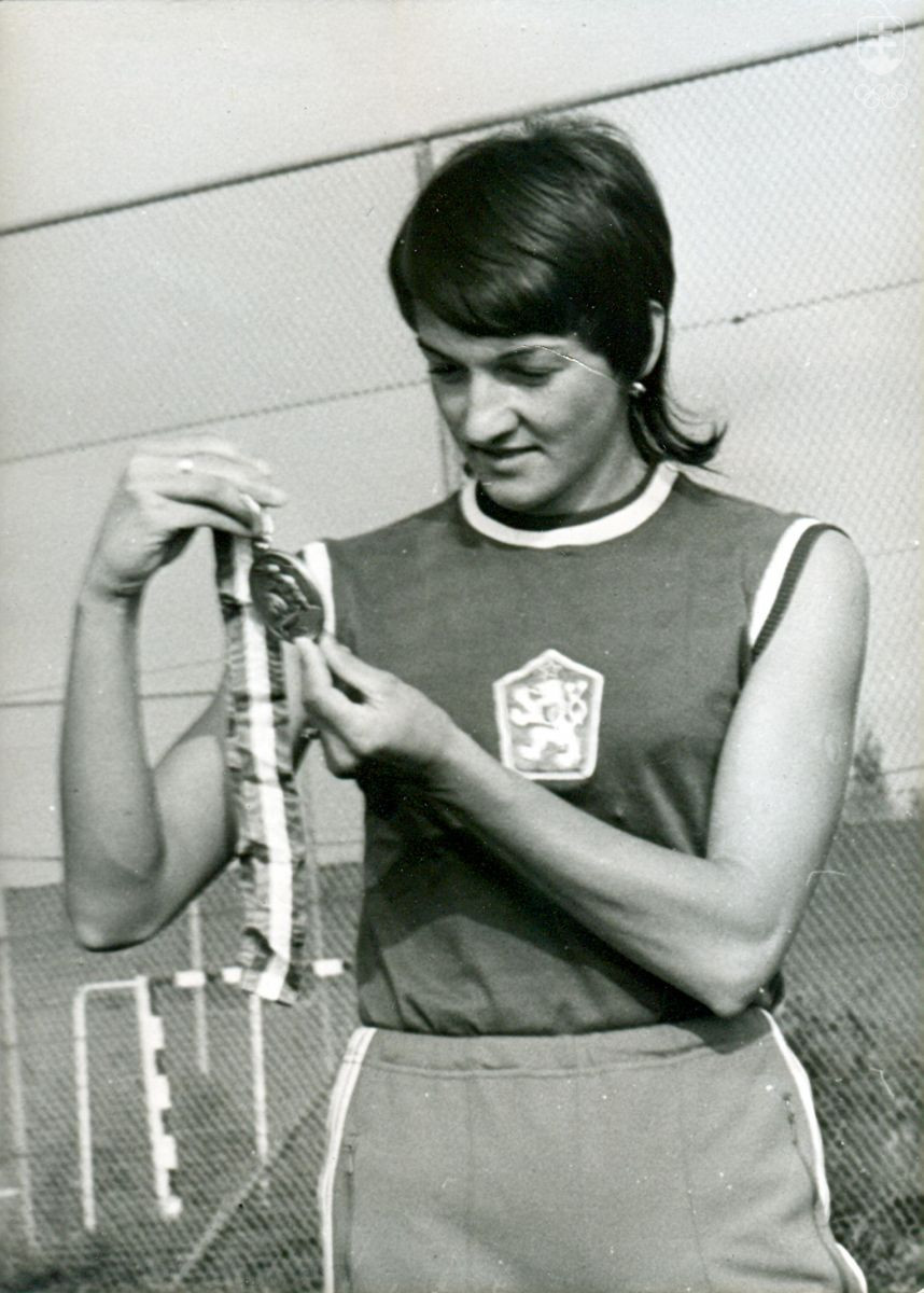 Eva Šuranová s bronzovou olympijskou medailou z Mníchova. FOTO: ARCHÍV SOŠM