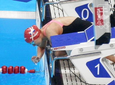 Barbora Mišendová pred štartom finále na 100 m motýlik. FOTO: ĽUBOMÍR SOUČEK