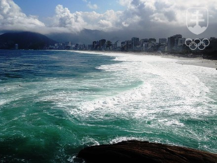 Takéto vlny boli v sobotu na pláži Ipanema. FOTO: SOV