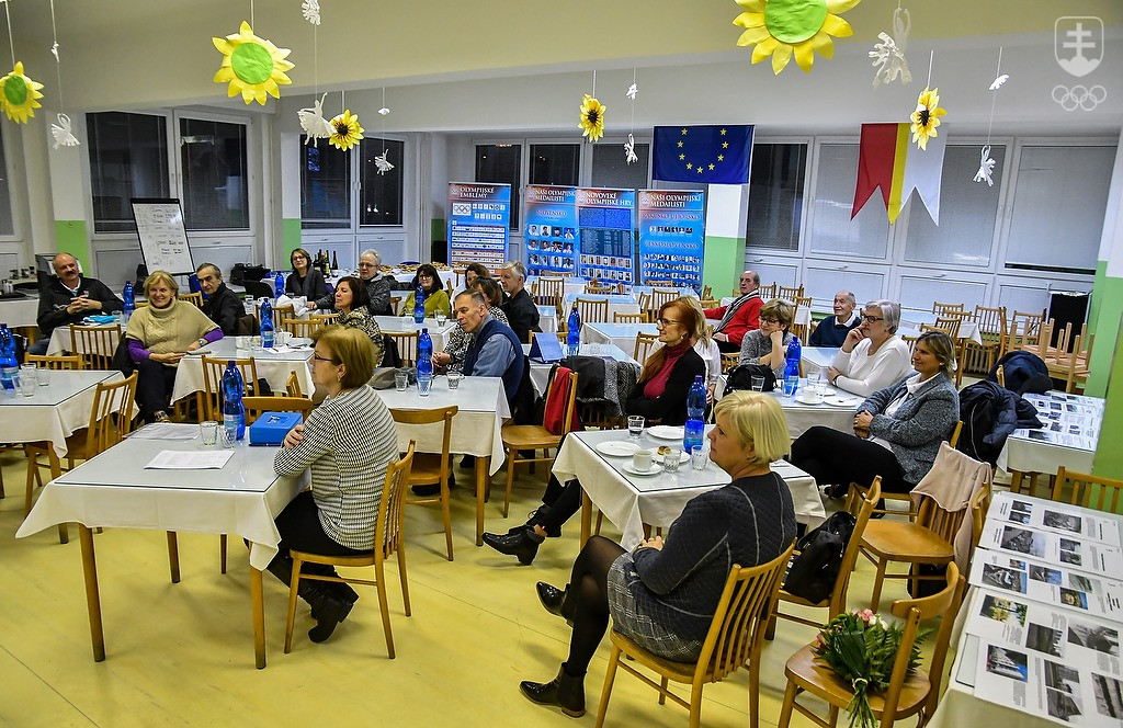 Pohľad na účastníkov zasadnutia OK Bratislava. FOTO: JÁN SÚKUP
