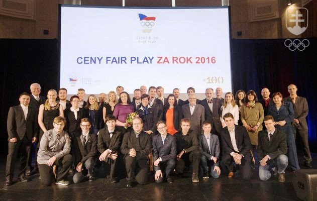 Spoločná fotografia laureátov cien KFP ČOV za rok 2016. FOTO: ČOV