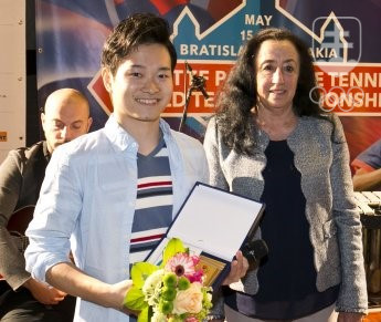 Ocenený Japonec Koyo Iwabuchi s Katarínou Ráczovou.