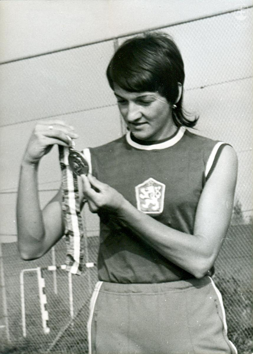 Eva Šuranová s bronzovou olympijskou medailou z Mníchova 1972. FOTO: ARCHÍV SOV-SOŠM
