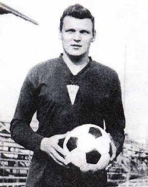 Anton Švajlen v časoch, keď žiaril vo futbalovej bránke VSS Košice. FOTO: ARCHÍV