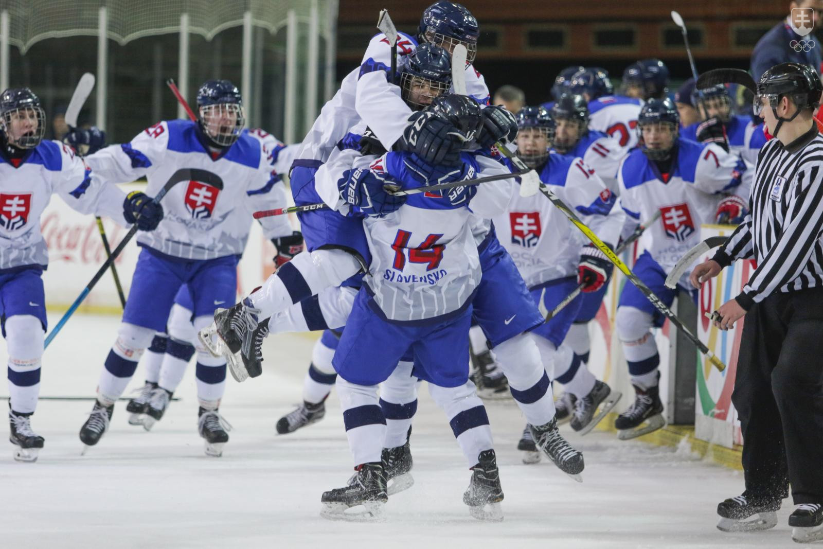 Naši mladí hokejisti rozhodli o svojom prvom víťazstve na turnaji až v predĺžení. FOTO: : SOŠV/Andrej Galica