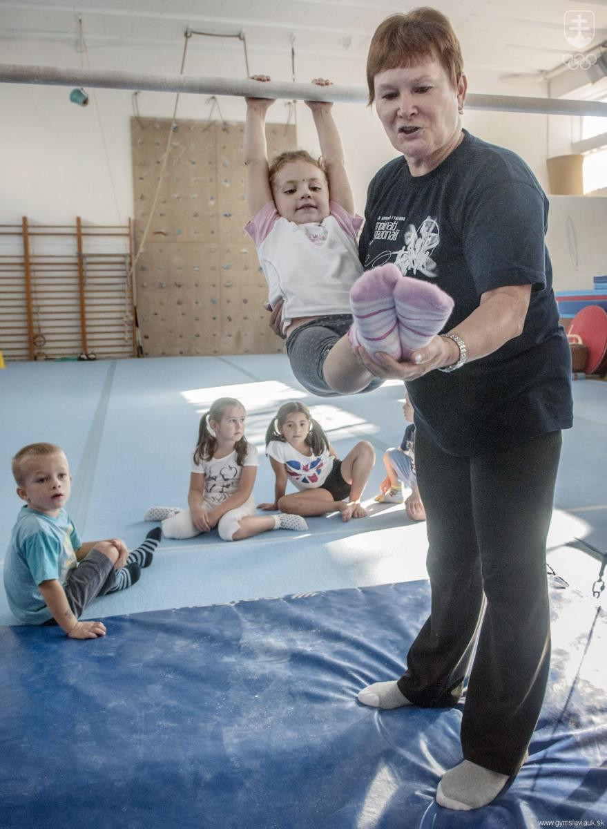 Aj v súčasnosti sa Marika Némethová-Krajčírová venuje trénerskej práci s malými deťmi.      FOTO: ARCHÍV