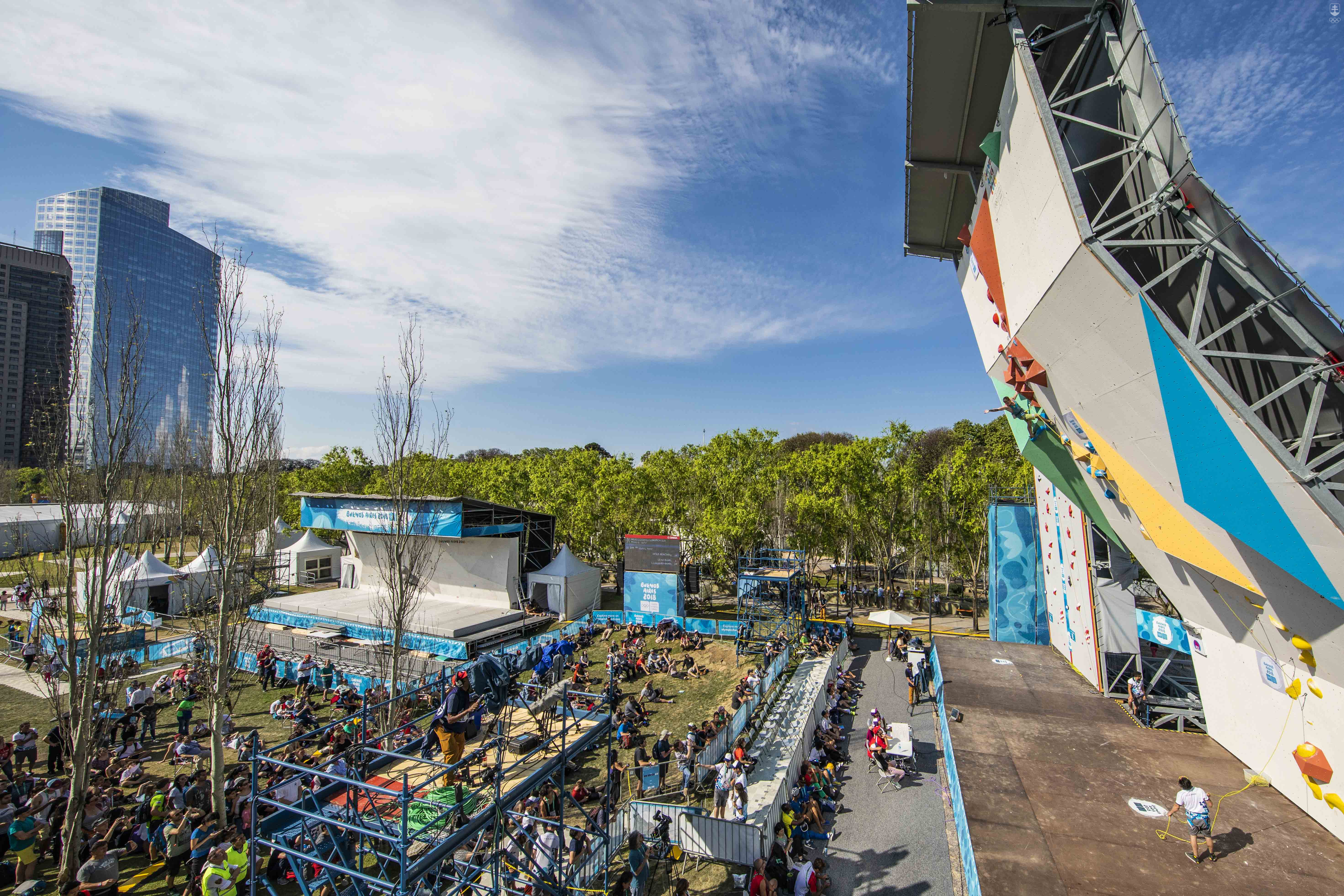 Areál športového lezenia na olympiáde mládeže v Buenos Aires. 