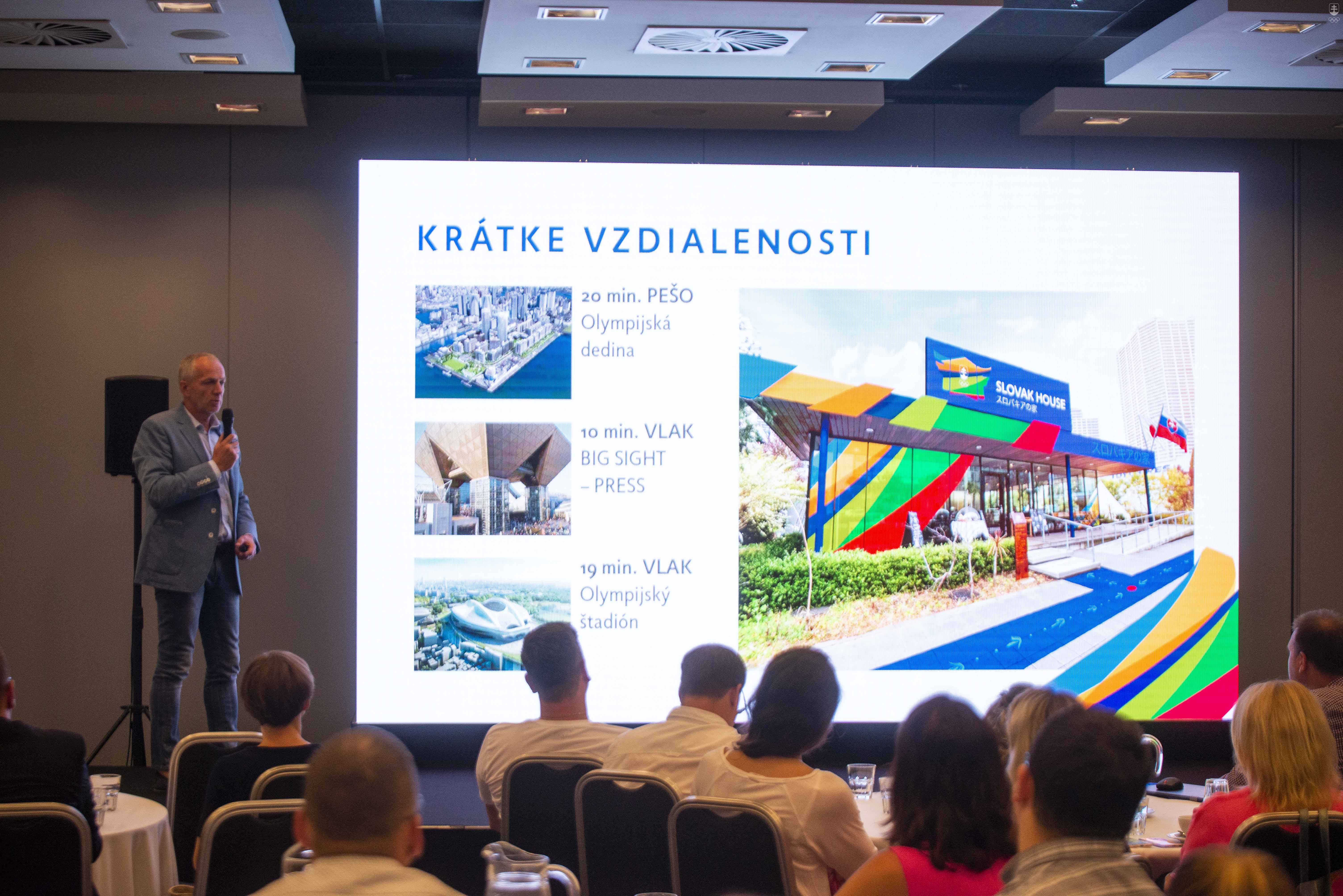 Na snímke vľavo generálny sekretár Slovenského olympijského a športového výboru (SOŠV) Jozef Liba počas tlačovej konferencie k predstaveniu projektu Tokio 2020.