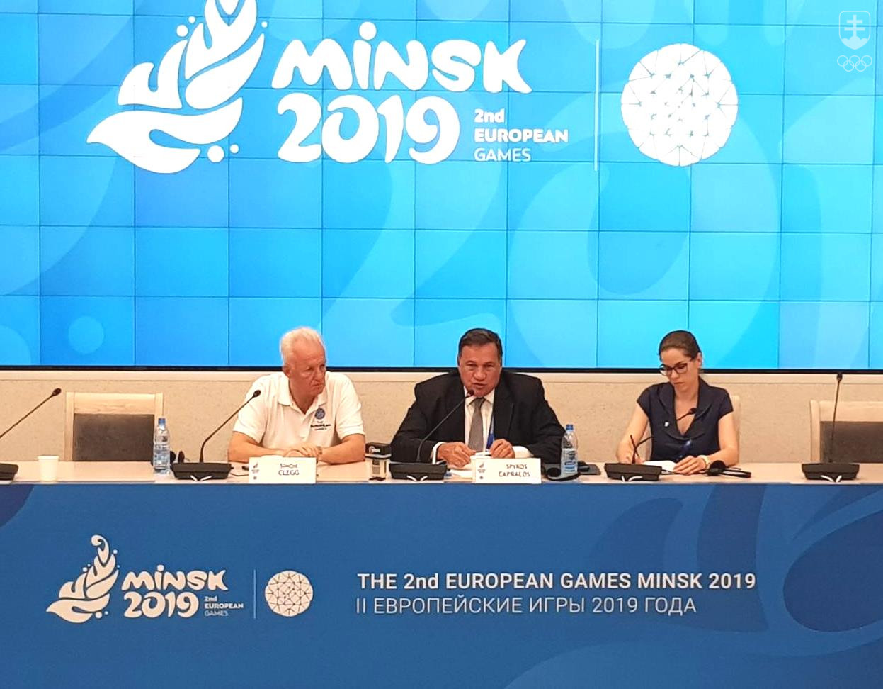 Na fotografii z tlačovky zľava Simon Clegg, Spyros Capralos a Jevgenija Nikitinová z organizačného výboru EH 2019.