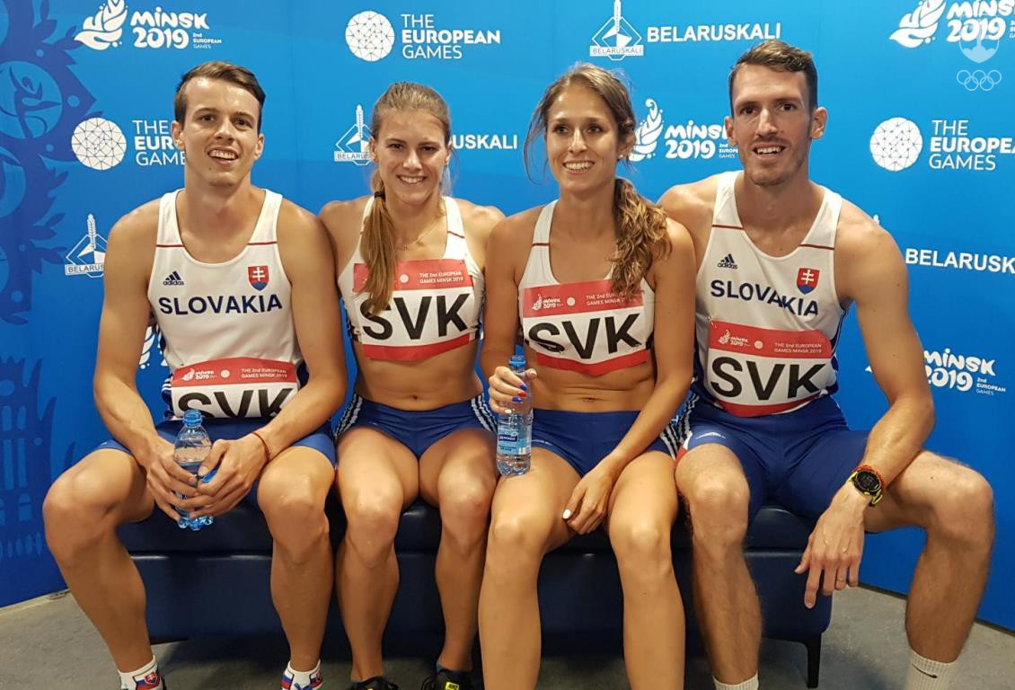 Členovia slovenskej miešanej štafety na 4x400 m (zľava) Šimon Bujna, Daniela Ledecká, Alexandra Štuková a Martin Kučera. 