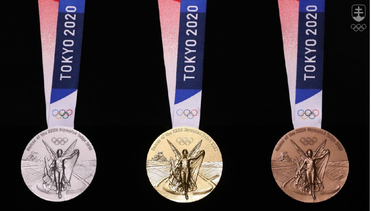 Zadná strana olympijských medailí má už od OH 2004 v Aténach rovnaký dizajn.