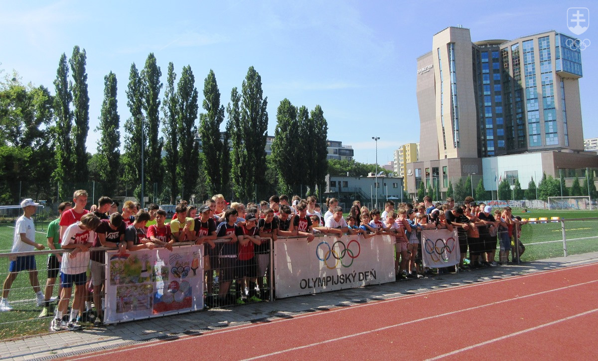 Fotografia z otvorenia Olympijského dňa na ZŠ Kalinčiakova v Bratislave.