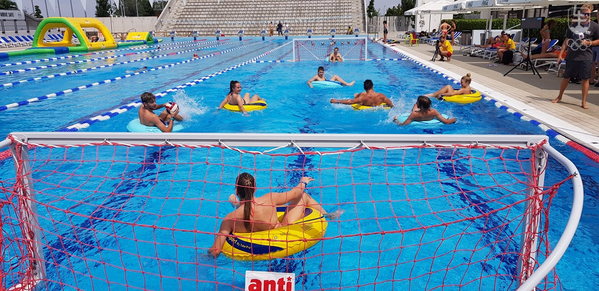 Mladí športovci v Šamoríne odohrali aj turnaj vo vodnom póle na nafukovacích kolesách.