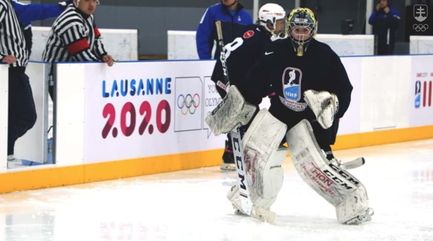 Hokejový turnaj sa bude hrať na tretine ľadovej plochy („cross-ice hockey”) s dvomi súčasne prebiehajúcimi hrami. 