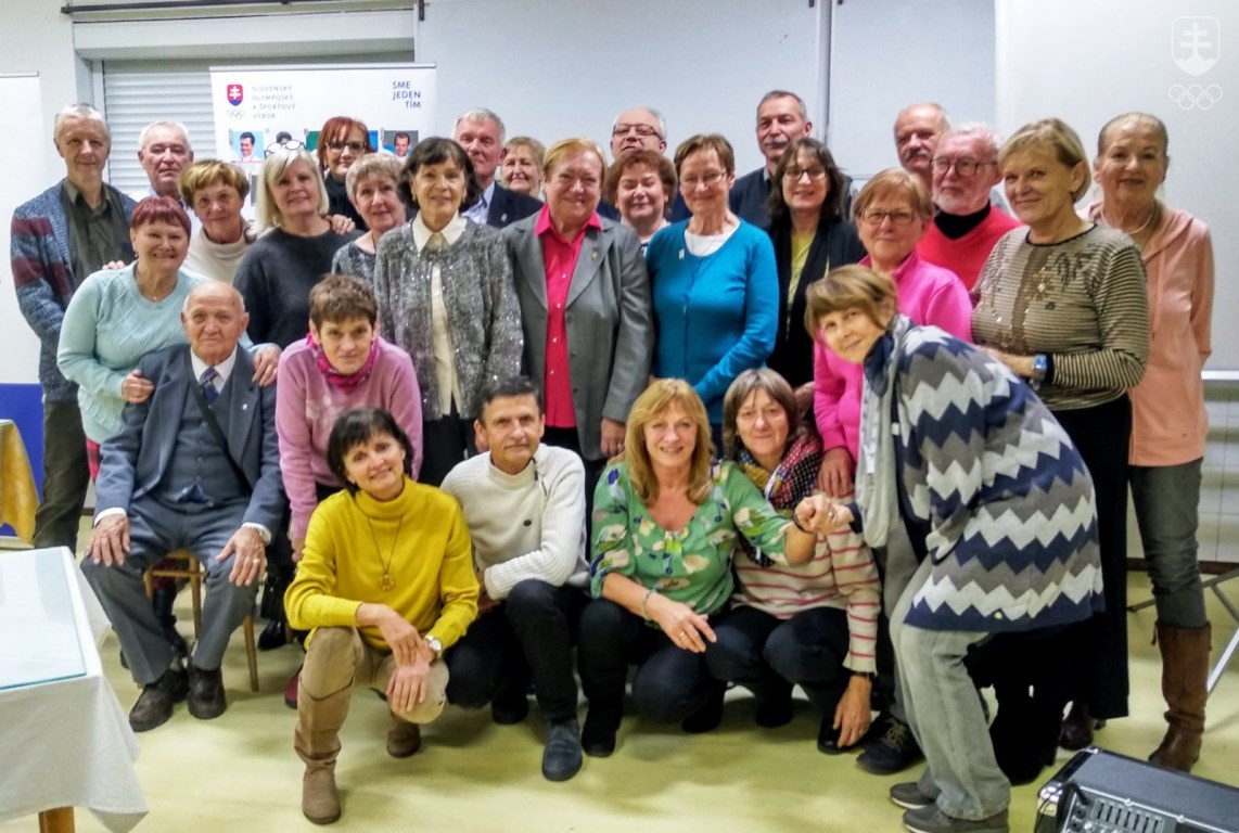 Spoločná fotografia účastníkov zasadnutia Olympijského klubu Bratislava.