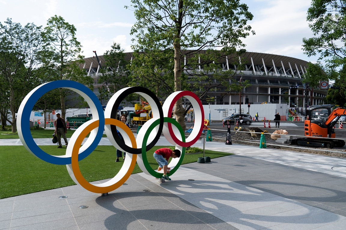 Národný štadión v Tokiu, na ktorom sa uskutoční otvárací aj záverečný ceremoniál IH 2020, atletické súťaže, aj zápasy futbalistov o medaily, otvorili krátko pred koncom roka.