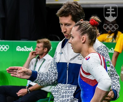 Barbora Mokošová s trénerom Martinom Zvalom.