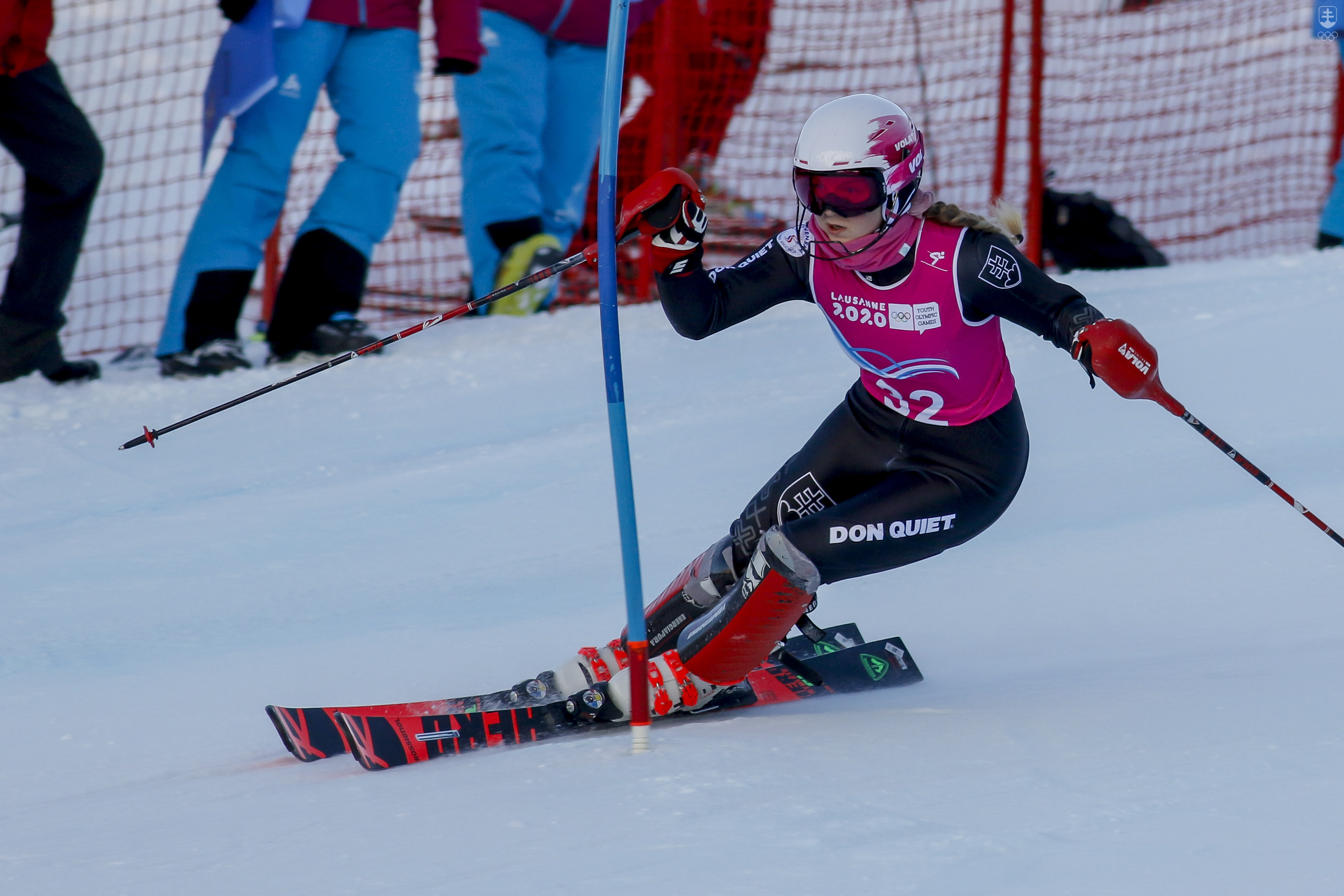 Zjazdovú lyžiarku Rebeku Jančovú od medaily delili dve stotiny sekundy. 