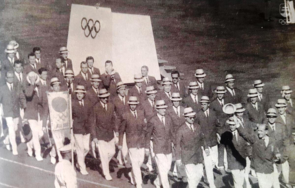 Momentka z nástupu československej výpravy na slávnostnom otvorení OH 1964 v Tokiu.