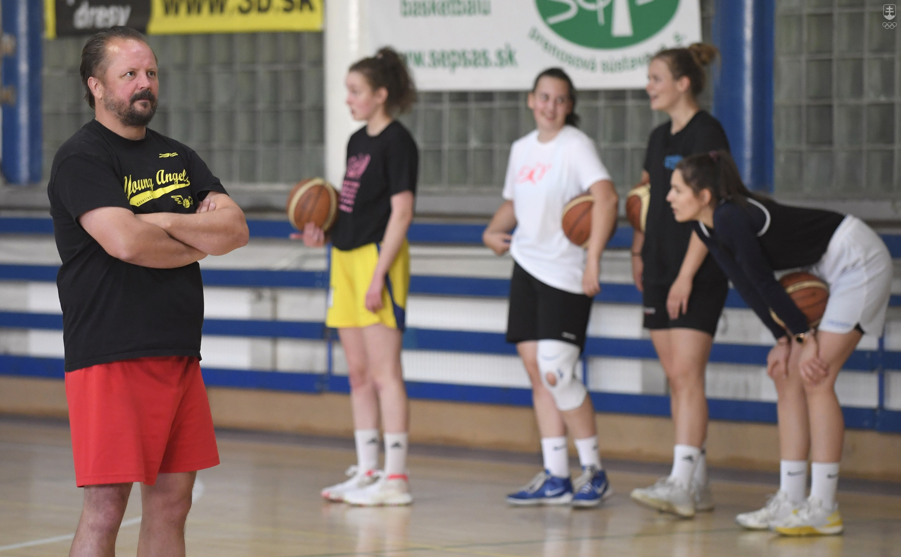 Daniel Jendrichovský počas tréningu basketbalistiek Young Angels Košice. 