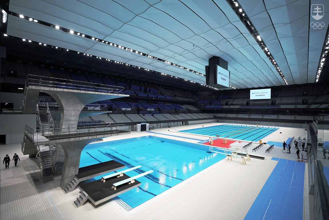 Pohľad do útrob olympijského aquatického centra v Tokiu.