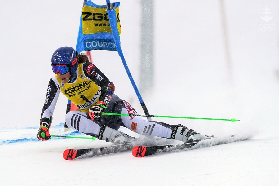 Petra Vlhová na trati sobotňajšieho obrovského slalomu SP v Courcheveli.