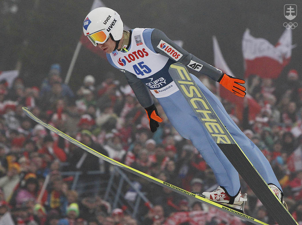 Na preteky v skokoch na lyžiach chodia desaťtisíce Poliakov. 