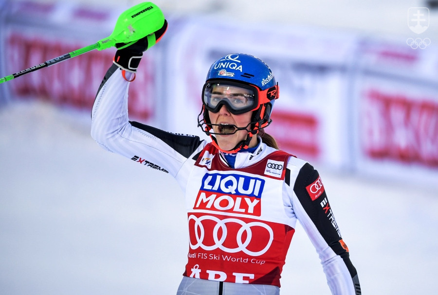 Radosť Petry Vlhovej z triumfu v piatkovom slalome v Aare, po ktorom sa vrátila na čelo celkového poradia Svetového pohára.