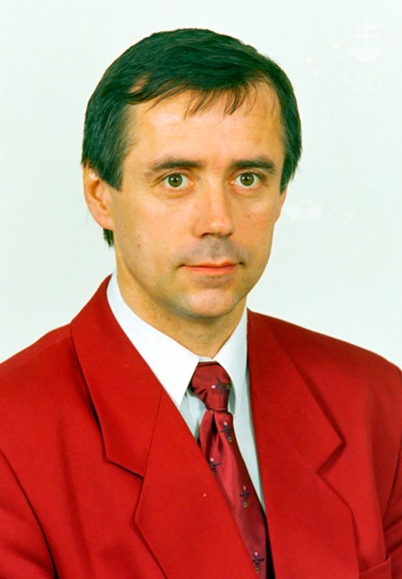 Ján Dojčan na portrétovej fotografii z roku 1997, keď sa stal členom výkonného výboru Slovenského olympijského výboru.