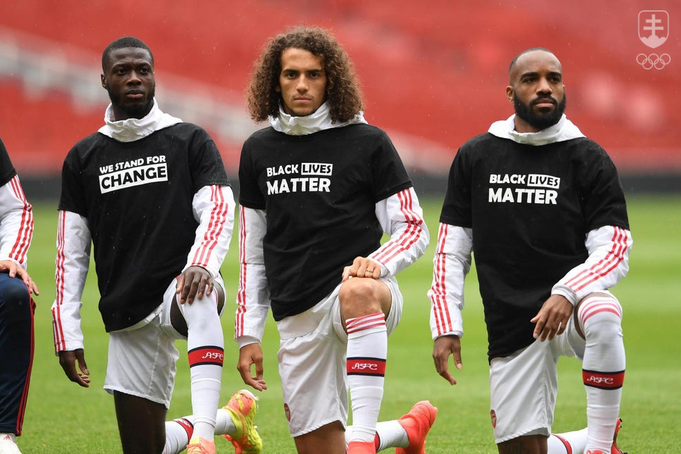 Športovci po celom svete vrátane futbalistov Arsenalu Londýn v minulých mesiacoch podporili hnutie Black Lives Matter. 