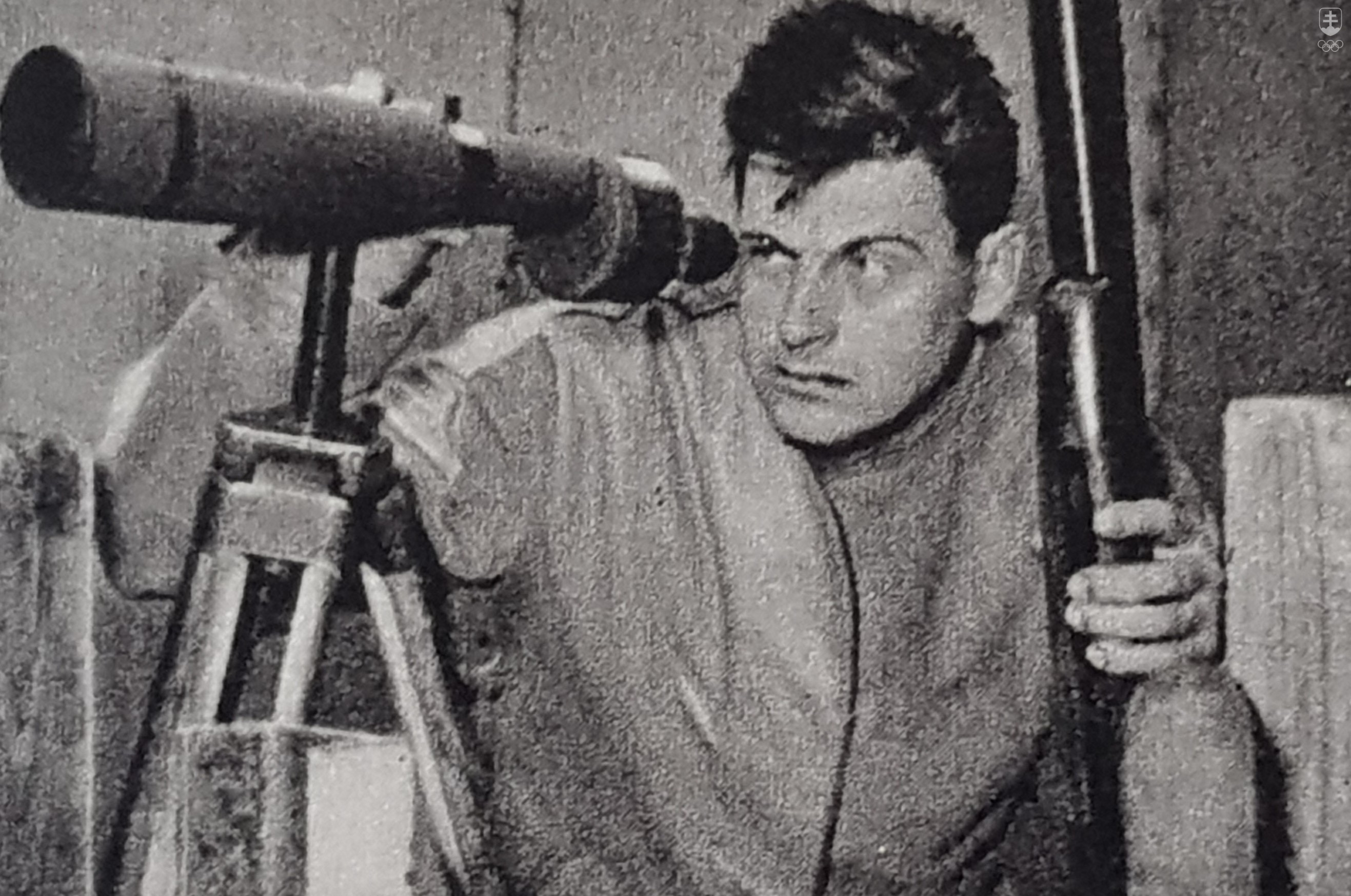 Dušan Houdek na OH 1960 v Ríme, kde mal v ľubovoľnej malokalibrovke 3x40 na dosah zisk medaily.