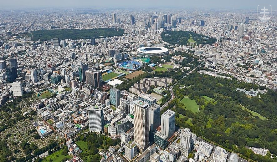 Panoráma časti Tokia s Národným štadiónom.