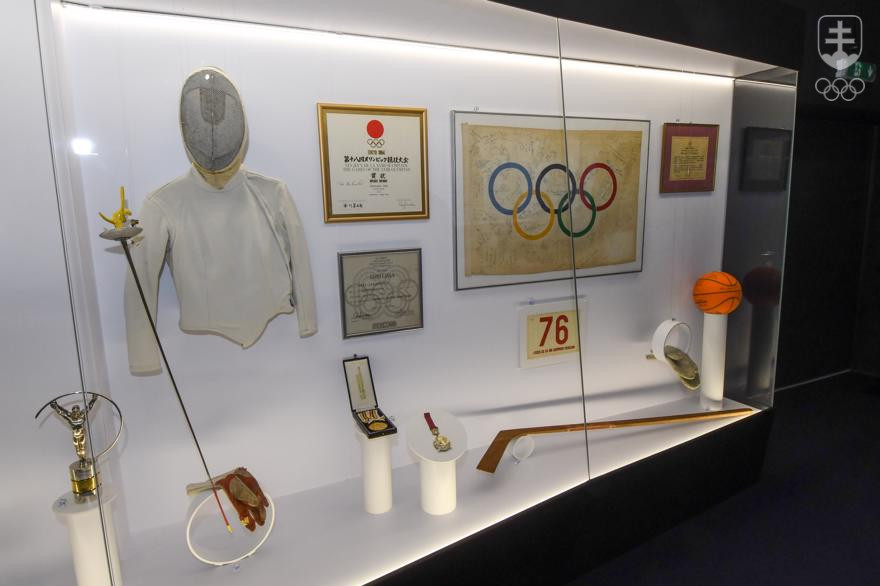 Niektoré z mimoriadne cenných športových artefaktov v zbierkach SOŠM.