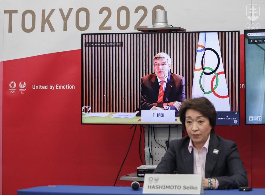 Pandémia spôsobila, že horúčkovitá komunikácia medzi prezidentkou OV Tokio 2020 Seikó Hašimótovou (túto funkciu prevzali vo februári, dovtedy bola ministerkou pre OH a PH) a prezidentom MOV Thomasom Bachom musela prebiehať len na diaľku.