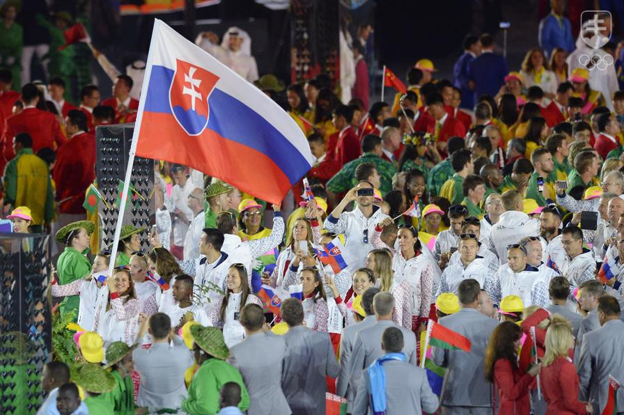 Momentka zo slávnostného otvorenia predchádzajúcich olympijských hier v Riu de Janeiro v roku 2016. Slovenskú zástavu vtedy niesla strelkyňa Danka Barteková. 