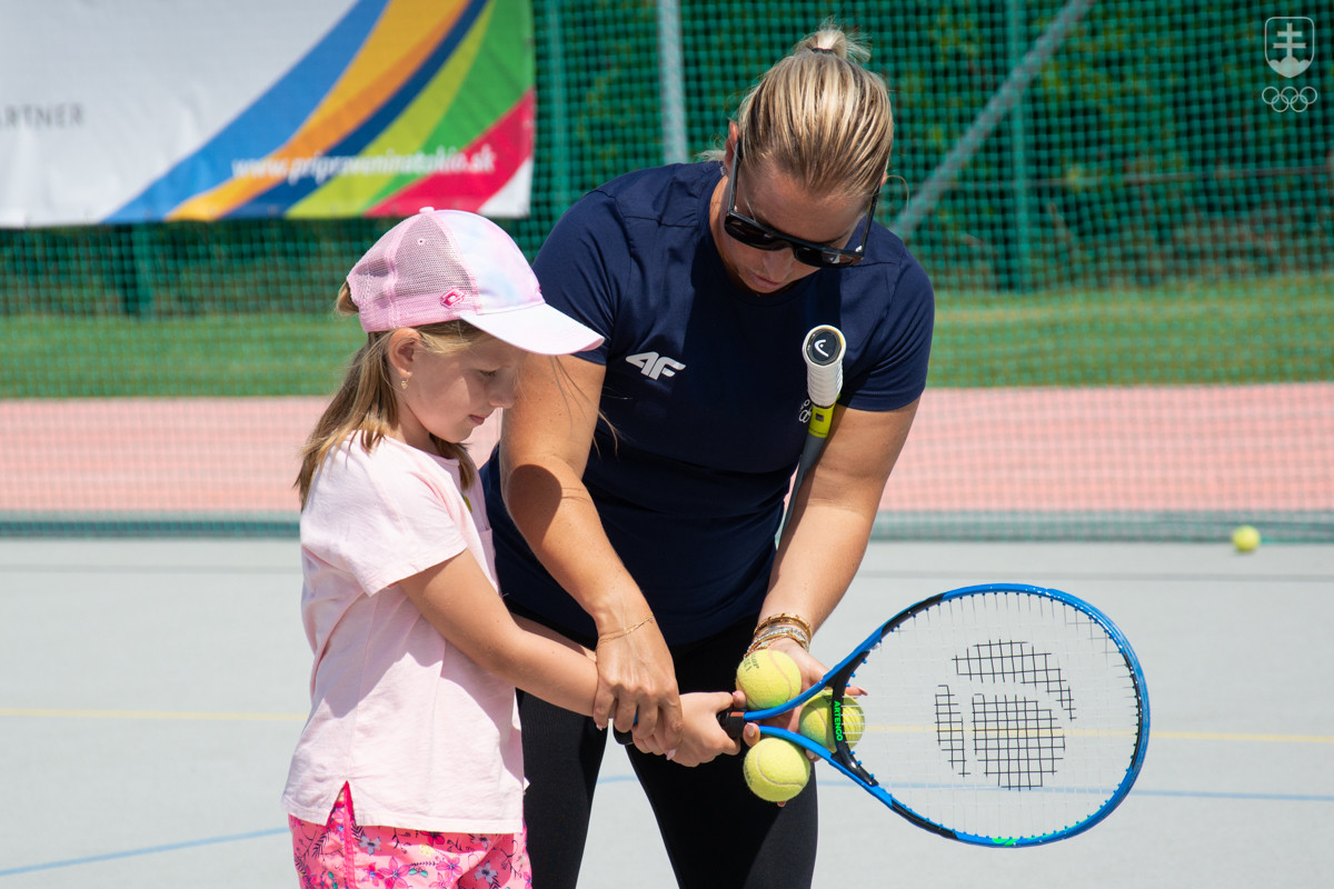 Deti si mali možnosť zatrénovať pod vedením úspešnej tenistky.