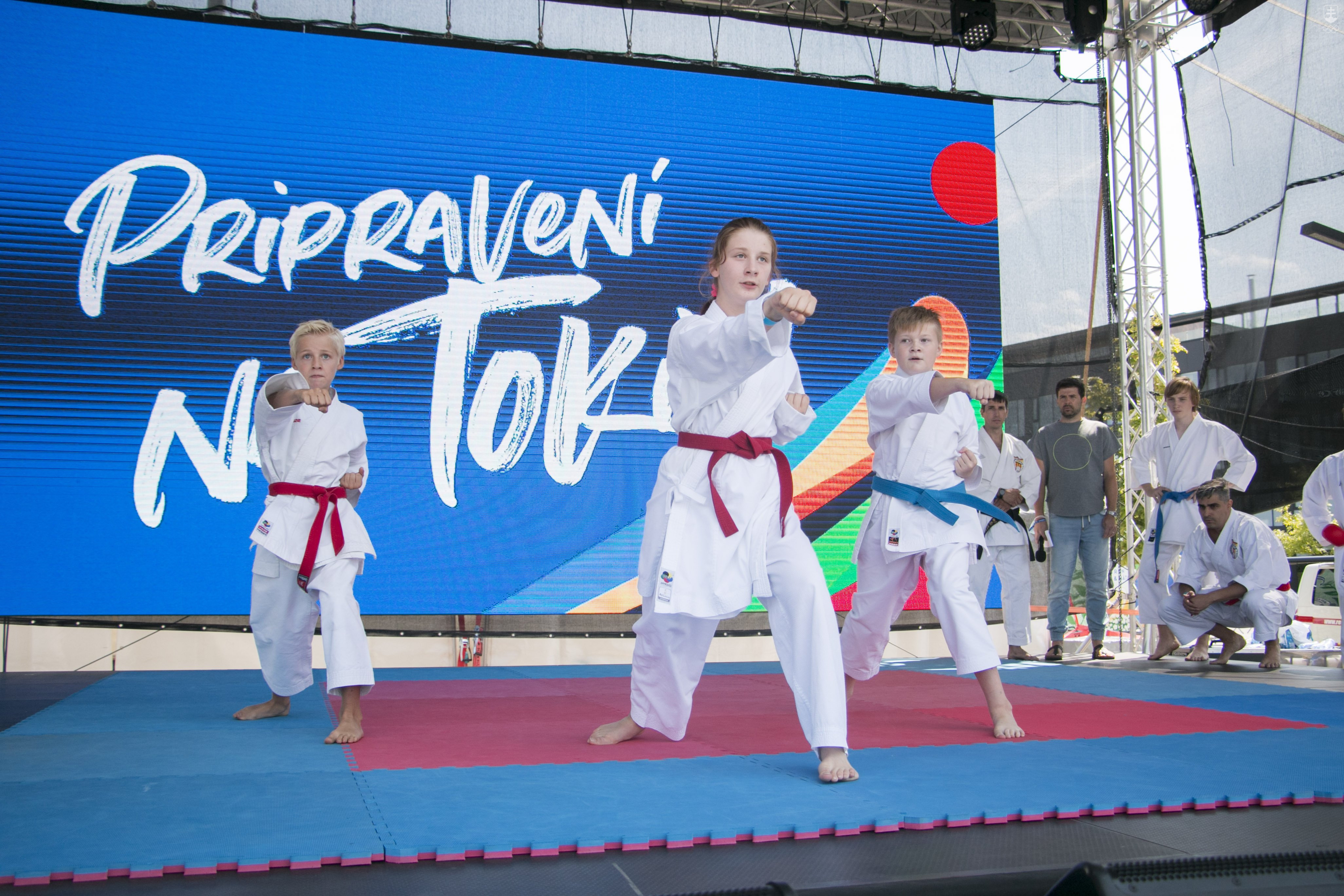 Mladí karatisti predviedli návštevníkom Olympijského festivalu ukážky v disciplíne kata.