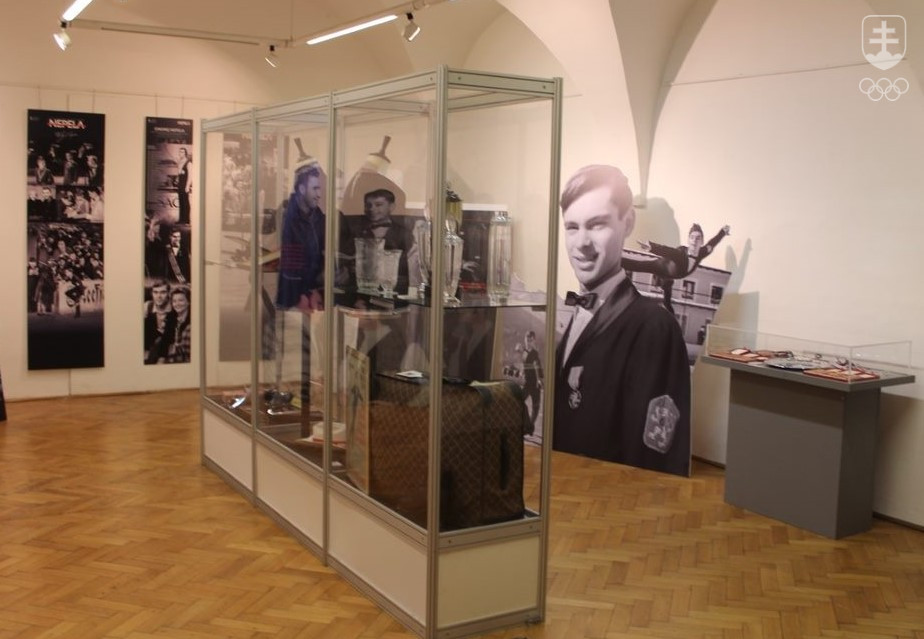 Pohľad na niektoré exponáty výstavy o Ondrejovi Nepelovi v priestoroch Slovenského technického múzea v Košiciach.