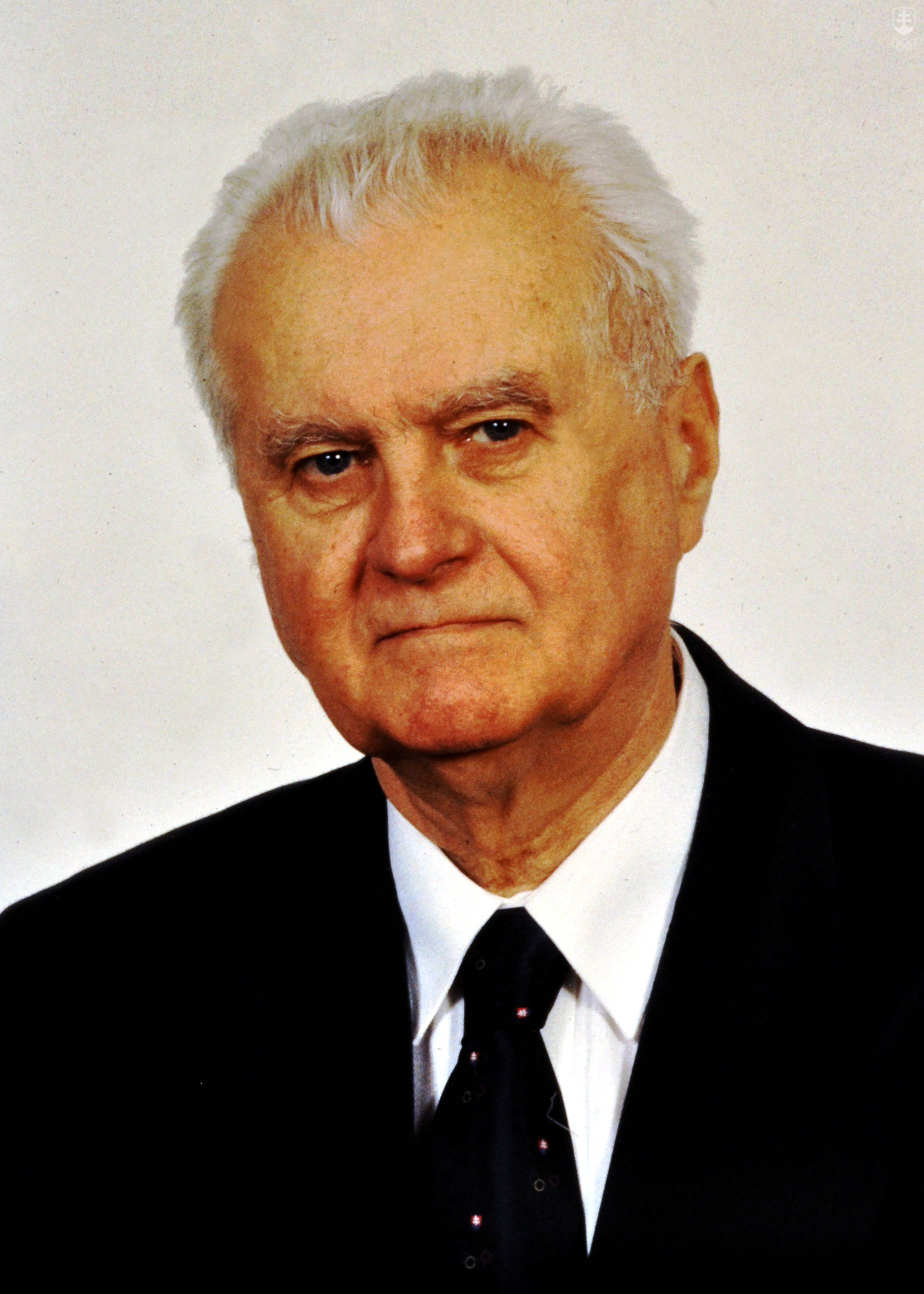 Vladimír Černušák na oficiálnej fotografii z obdobia, keď viedol Slovenský olympijský výbor.
